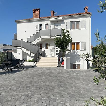 Valkane Beach Apartments Pula Buitenkant foto