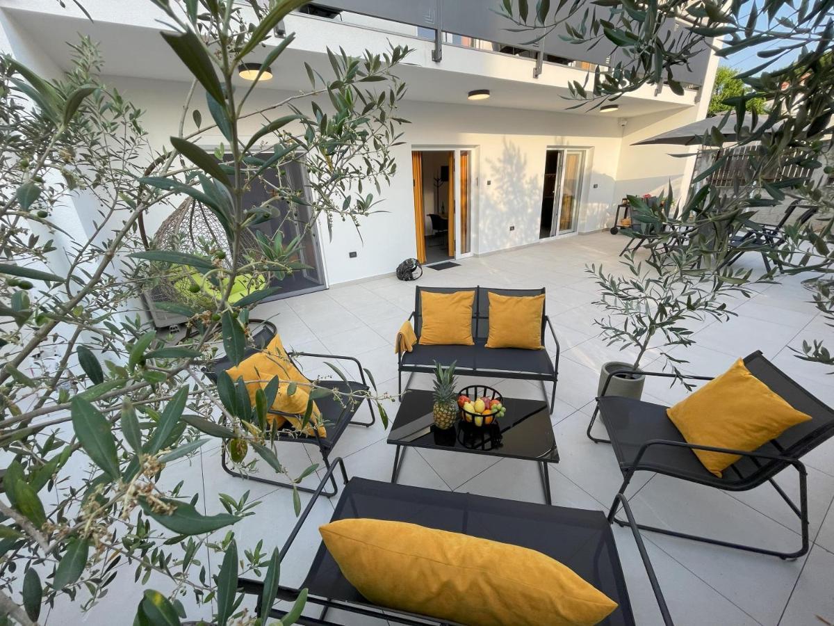 Valkane Beach Apartments Pula Buitenkant foto