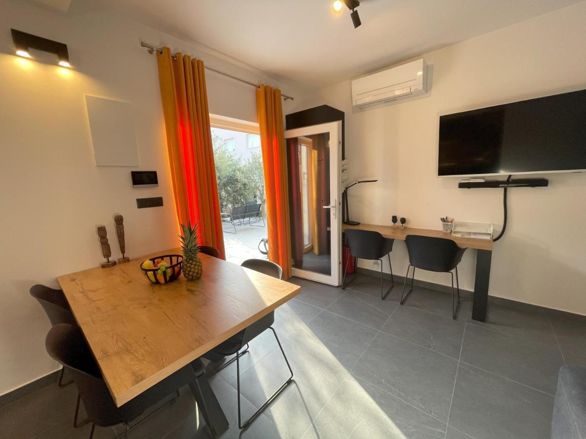 Valkane Beach Apartments Pula Buitenkant foto