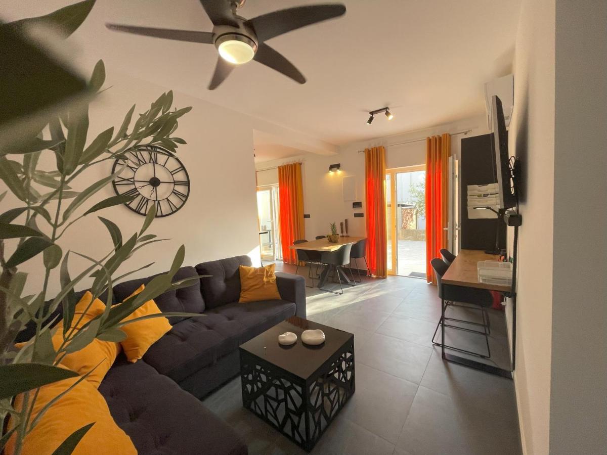 Valkane Beach Apartments Pula Buitenkant foto