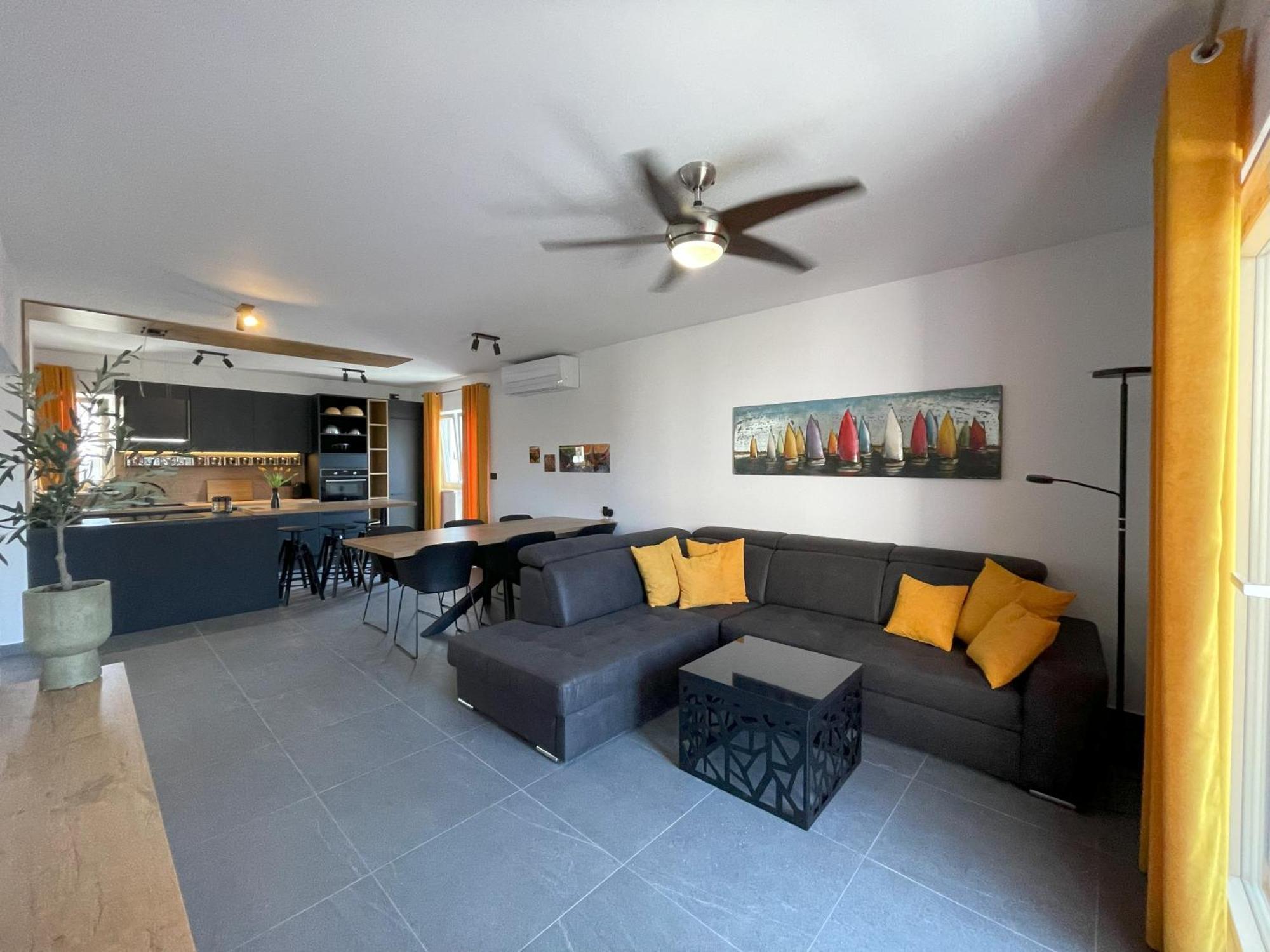 Valkane Beach Apartments Pula Buitenkant foto